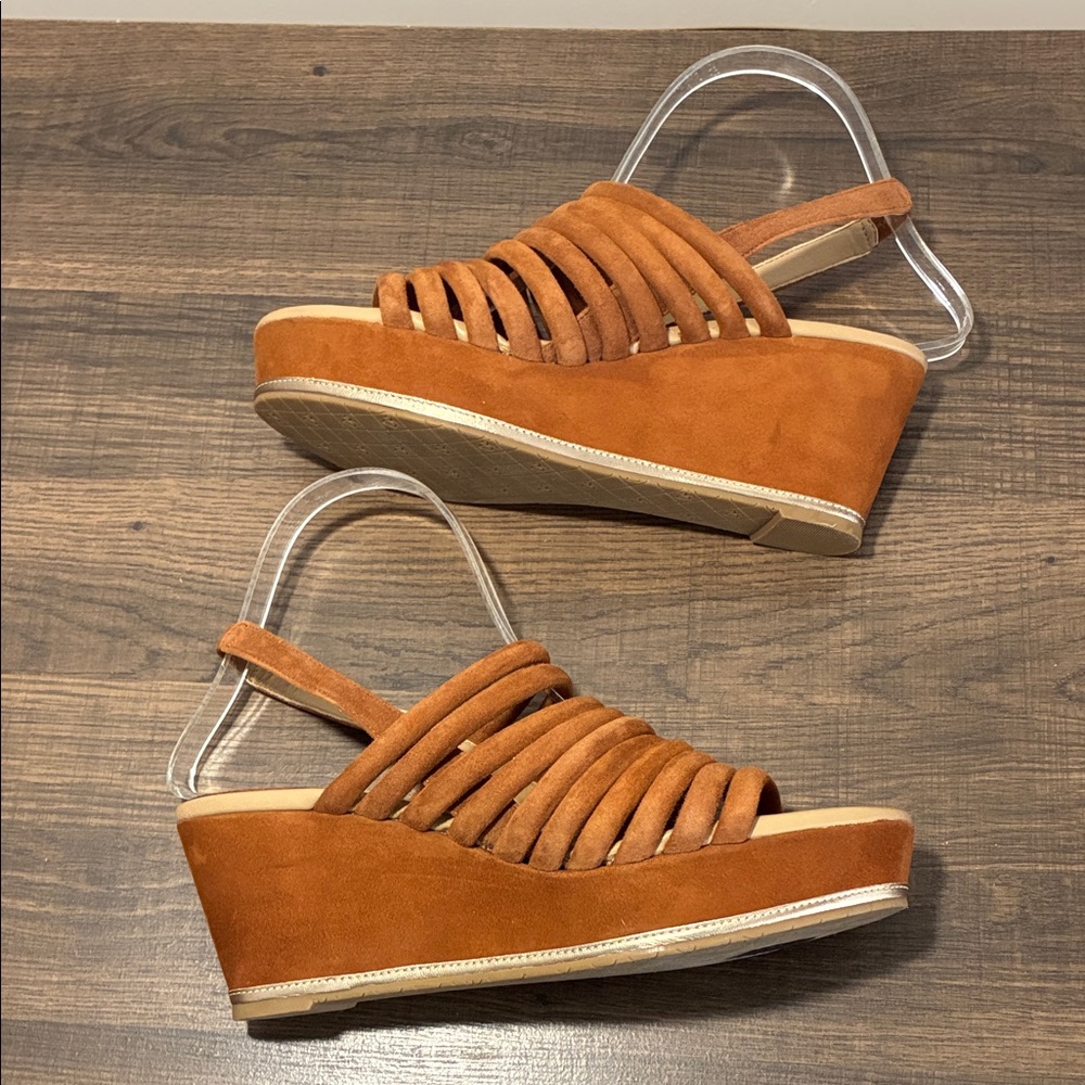 Donald J Pliner  Suede Platform Wedge size 8.5
